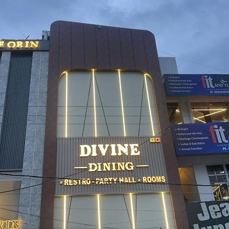 Divine Hotel Karnāl Exterior foto